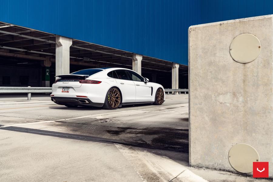  Porsche Panamera 4 on Vossen Wheels 2019 года  (фото 17 из 17)